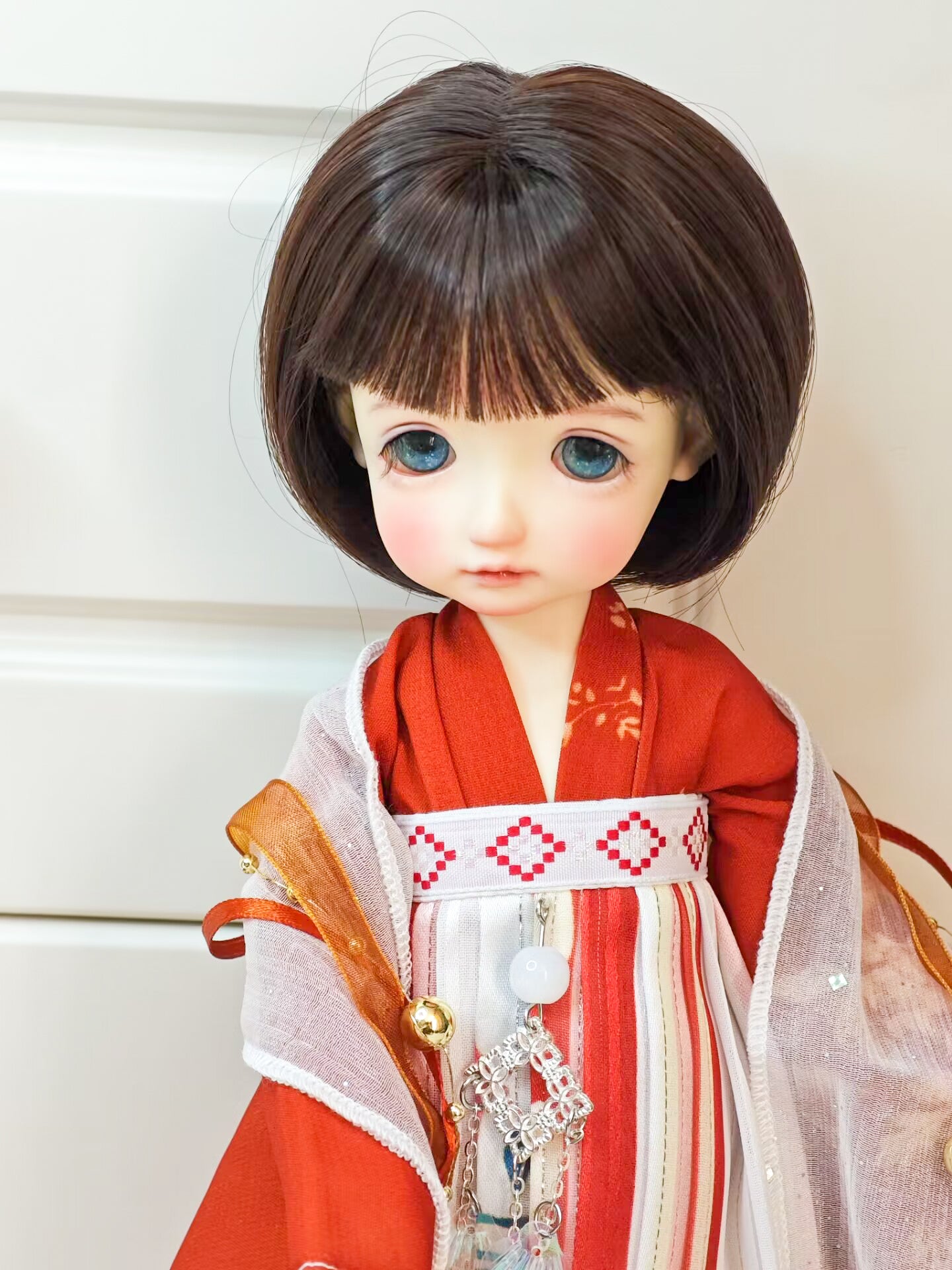 1/6 BJD YoSD doll clothes upper body detail, red Hanfu with gold bead tassels.