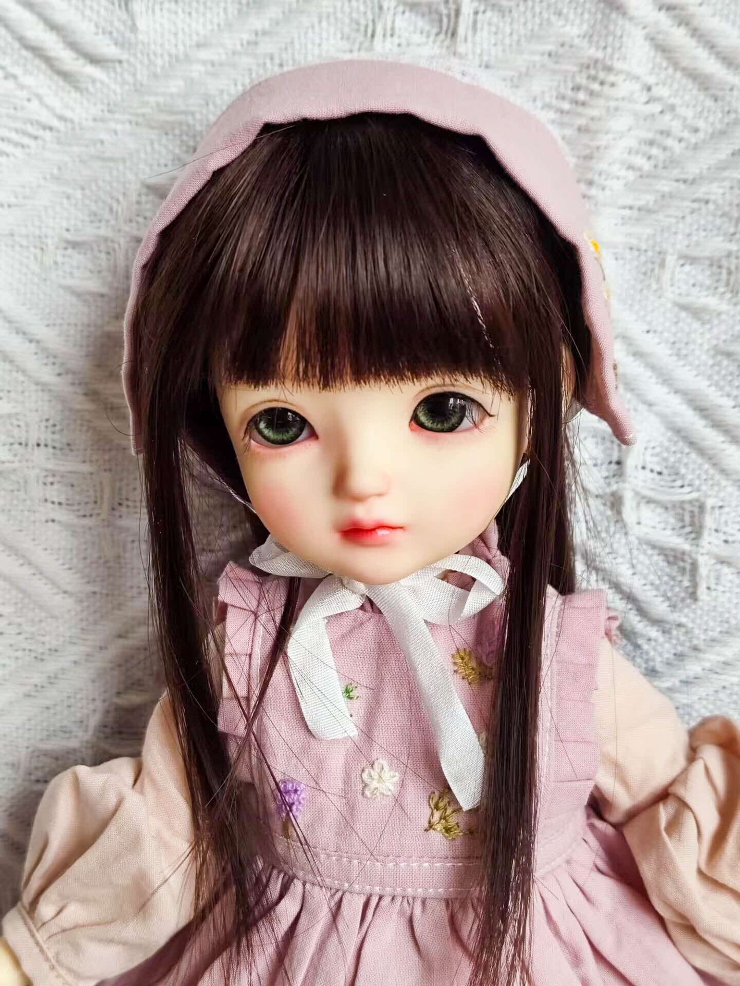 Close-up of 1/6 BJD YoSD doll clothes, handmade floral embroidered matching bonnet