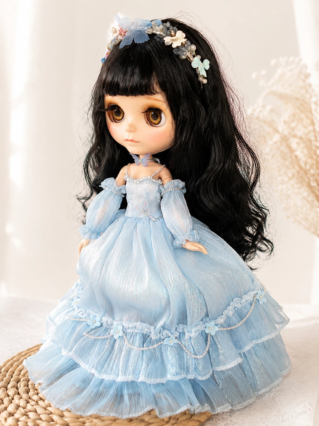 Blythe doll clothes, side profile view of elegant fairy princess outfit set.