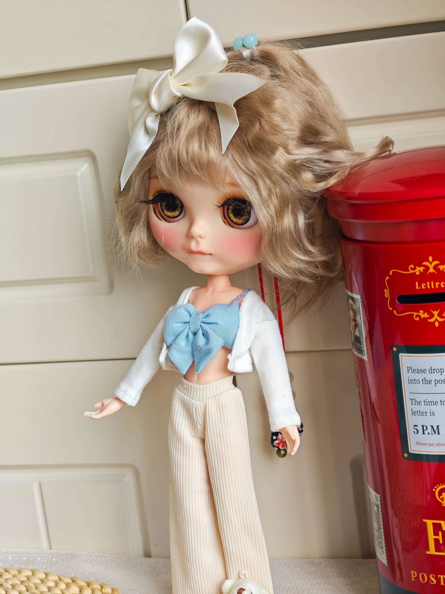 Right side profile of modern fashion blythe doll clothes set showing the wide-leg trousers.