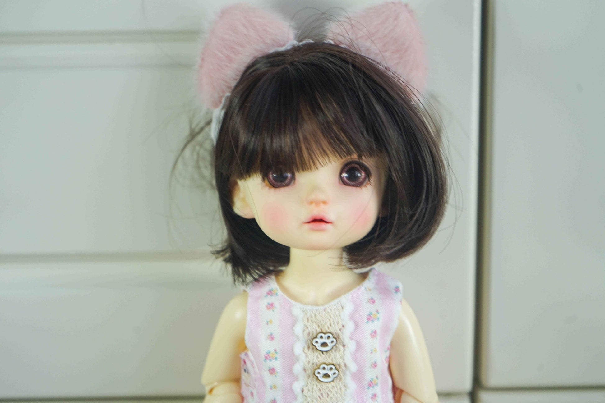 Close-up of the floral pinafore bodice and sewing detail for 1/6 BJD dolls.