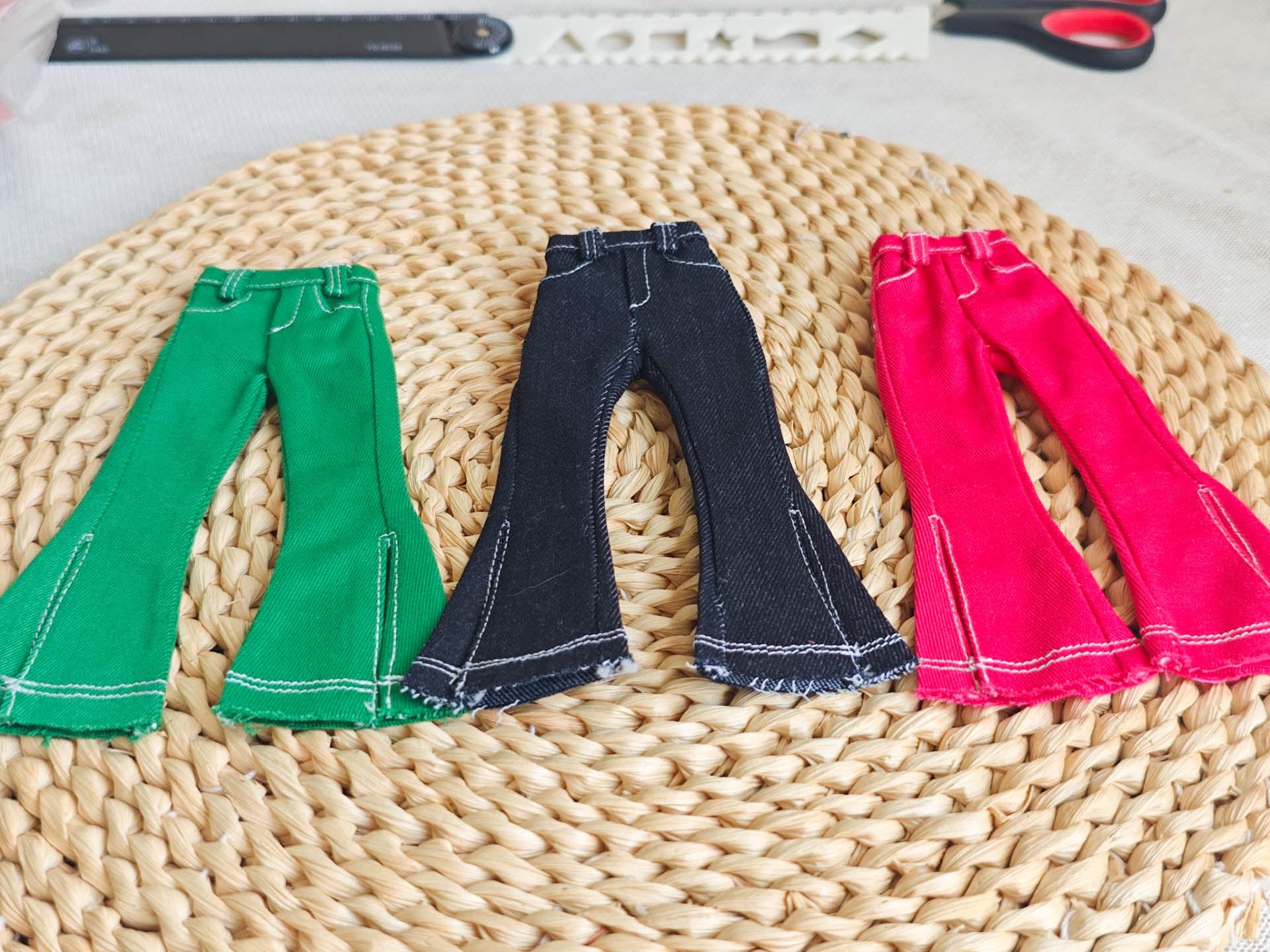 A collection display of the 3-color flared denim jeans set for Blythe and OB22/24.